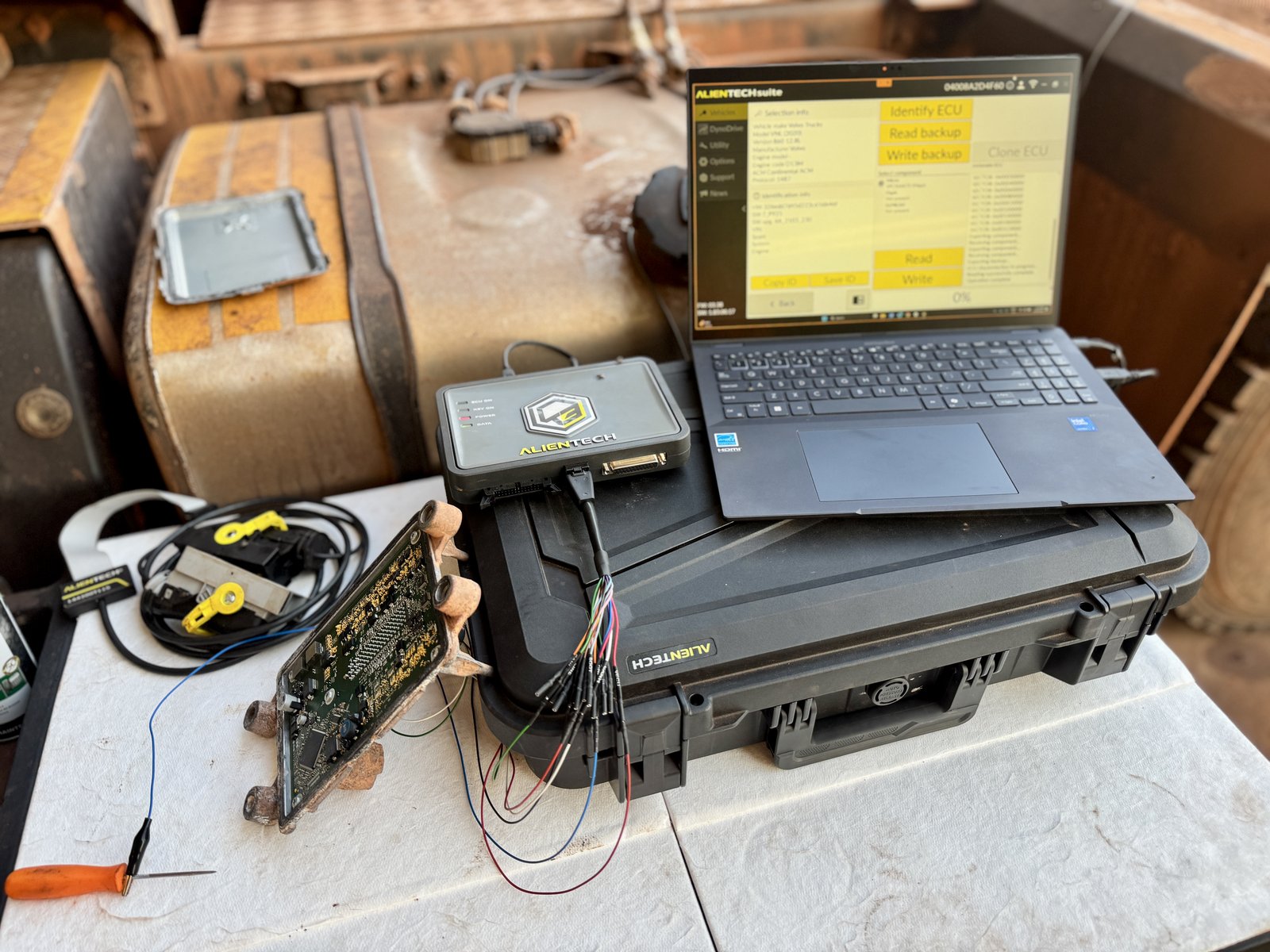 Open ECU on the bench with Alientech KESS3 and laptop